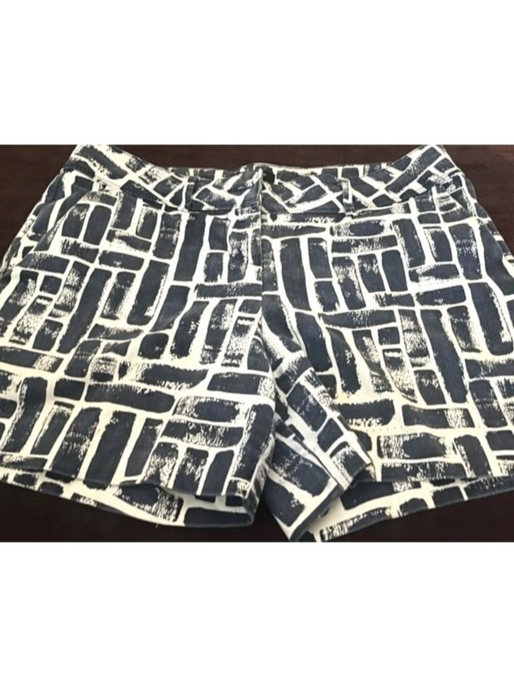 The LIMITED Women's Navy Blue White Geometric Tailored Shorts Pockets Size 10 - Picture 7 of 14